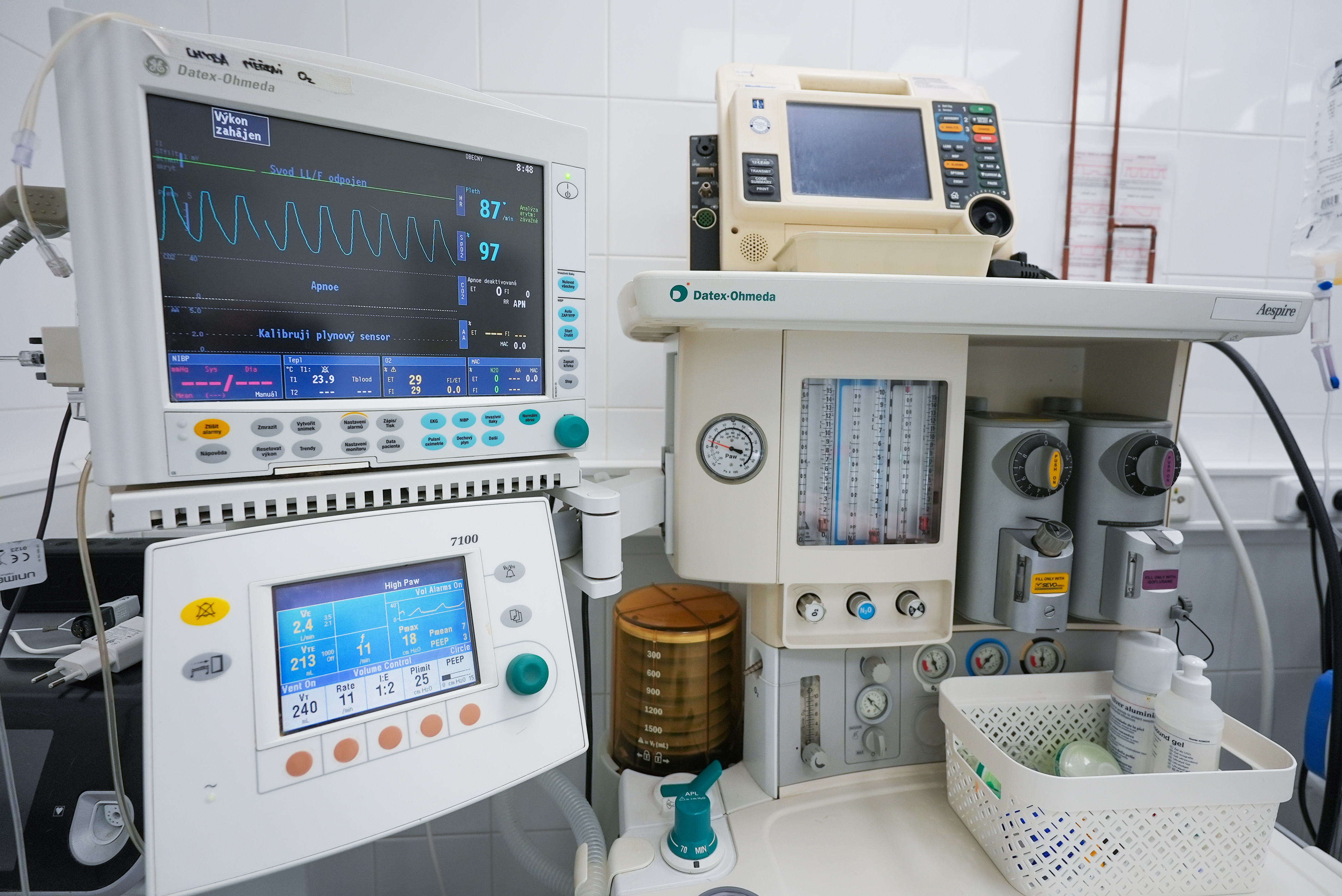 Detail monitorovací a anesteziologické techniky pro bezpečný průběh operací